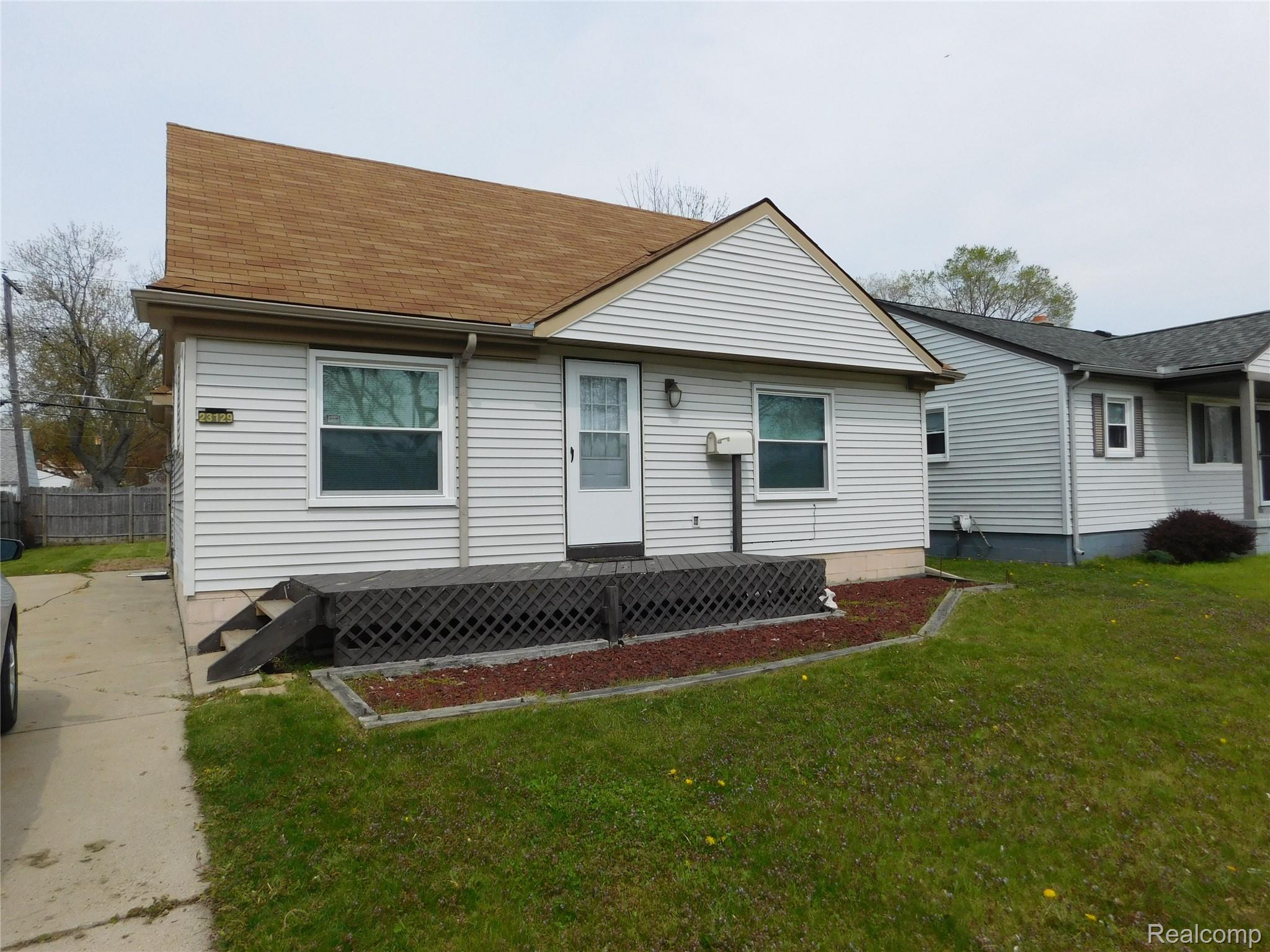 St Clair Shores City, Michigan 48082, United States, 2 Bedrooms Bedrooms, ,1 BathroomBathrooms,Residential,Active,163300