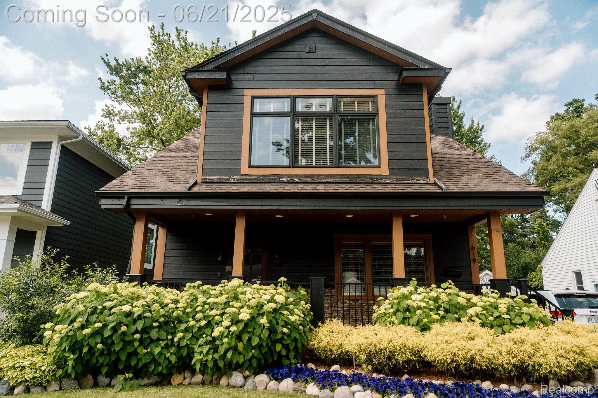 619 E Farnum Avenue