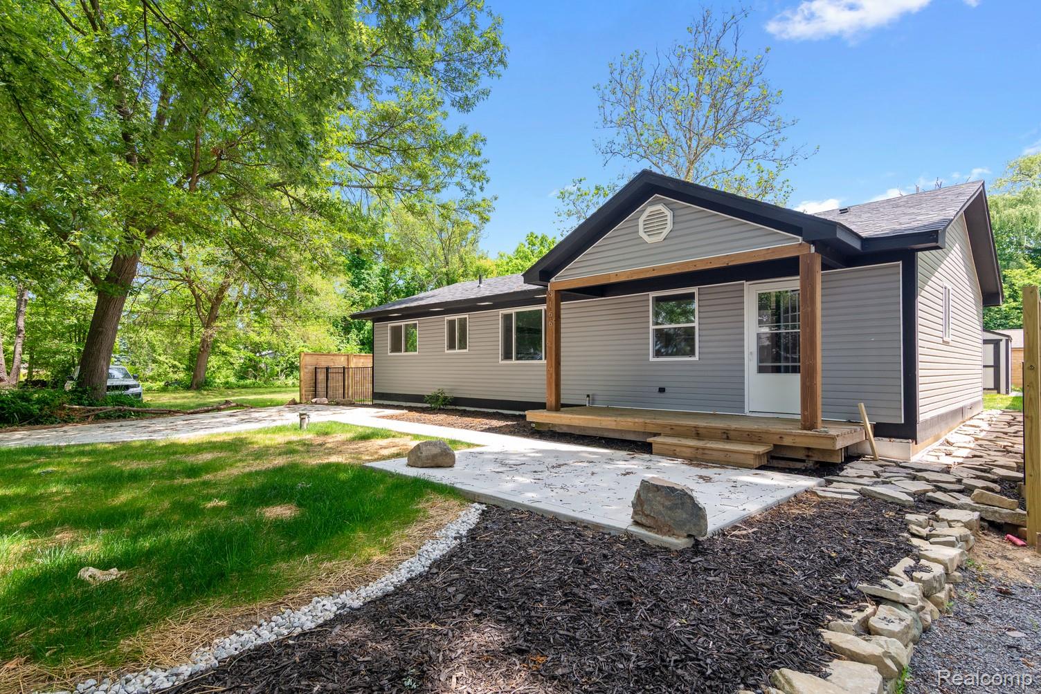 3166 Highland Boulevard