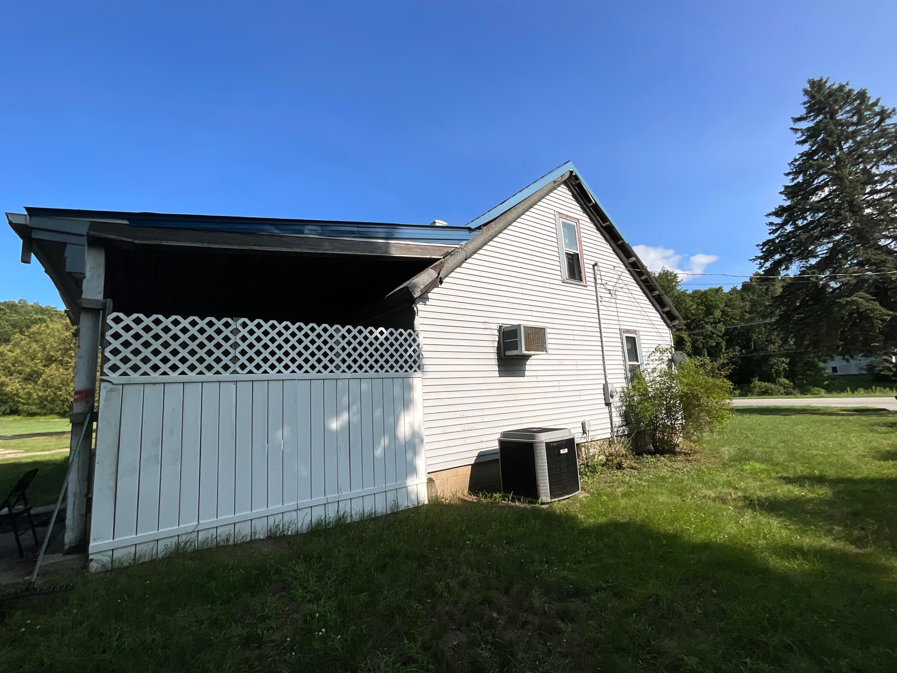 2031 10 Mile Road NE