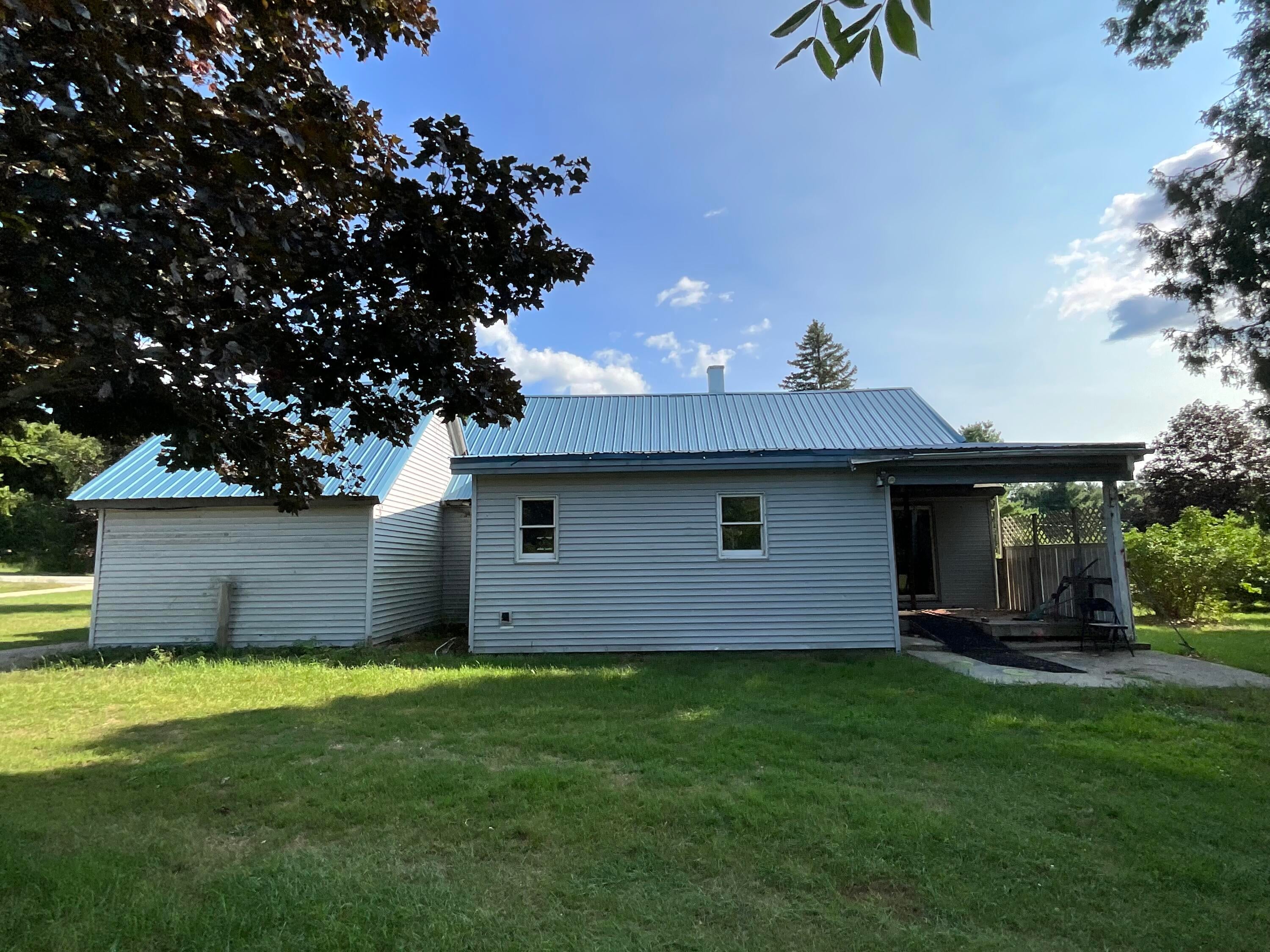 2031 10 Mile Road NE