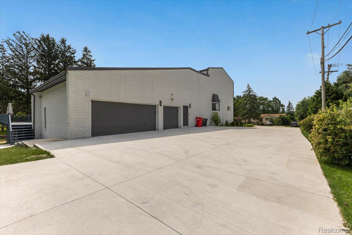 3440 Lone Pine Road