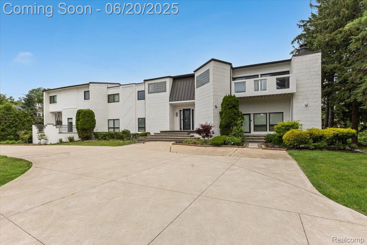 3440 Lone Pine Road