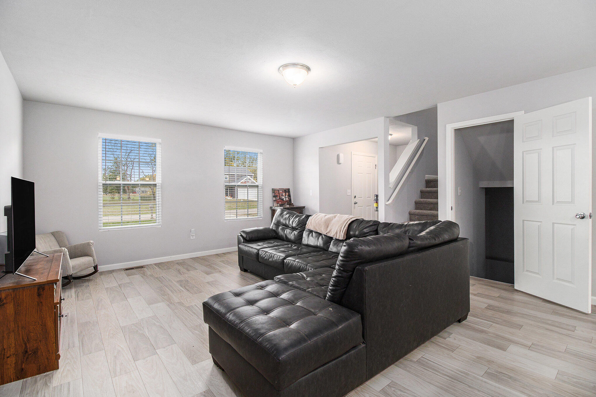 47223 Silver Oaks Boulevard