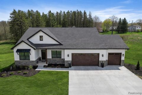 Photo of 12749 Ivy Lane, Fenton Charter Township, MI 48451 (MLS # 20261045390)