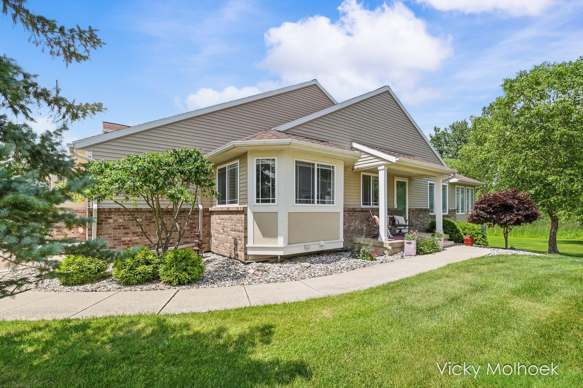 335 E North Street