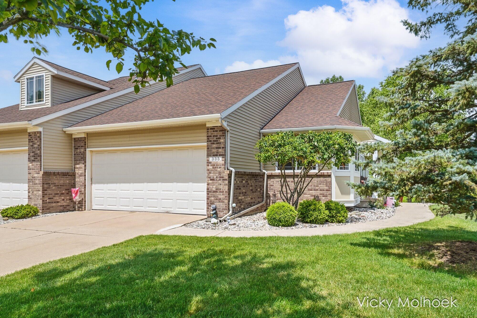 335 E North Street