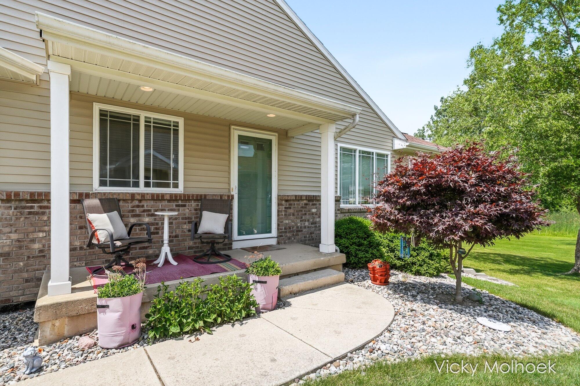 335 E North Street