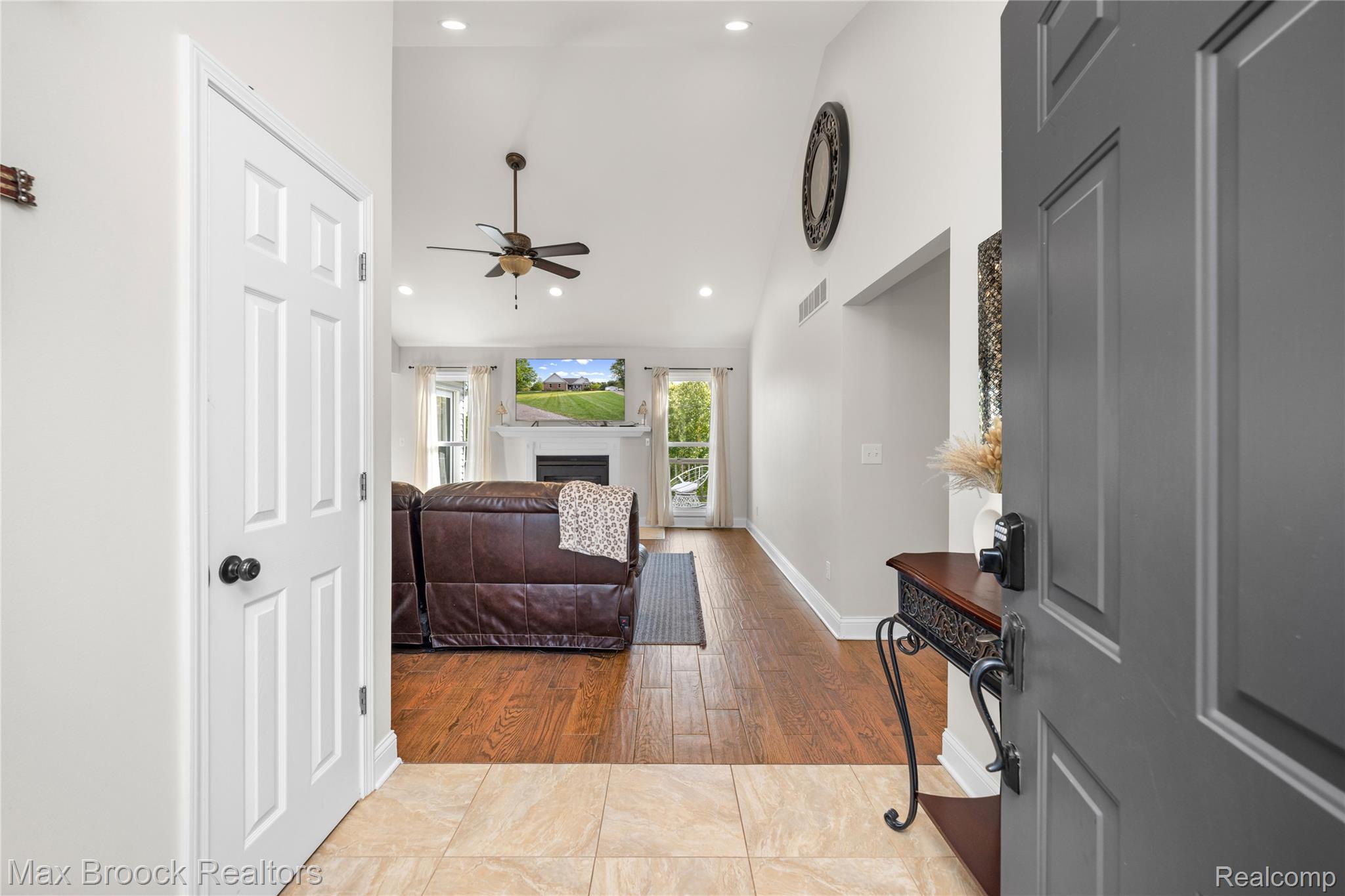 3054 Emery Lane