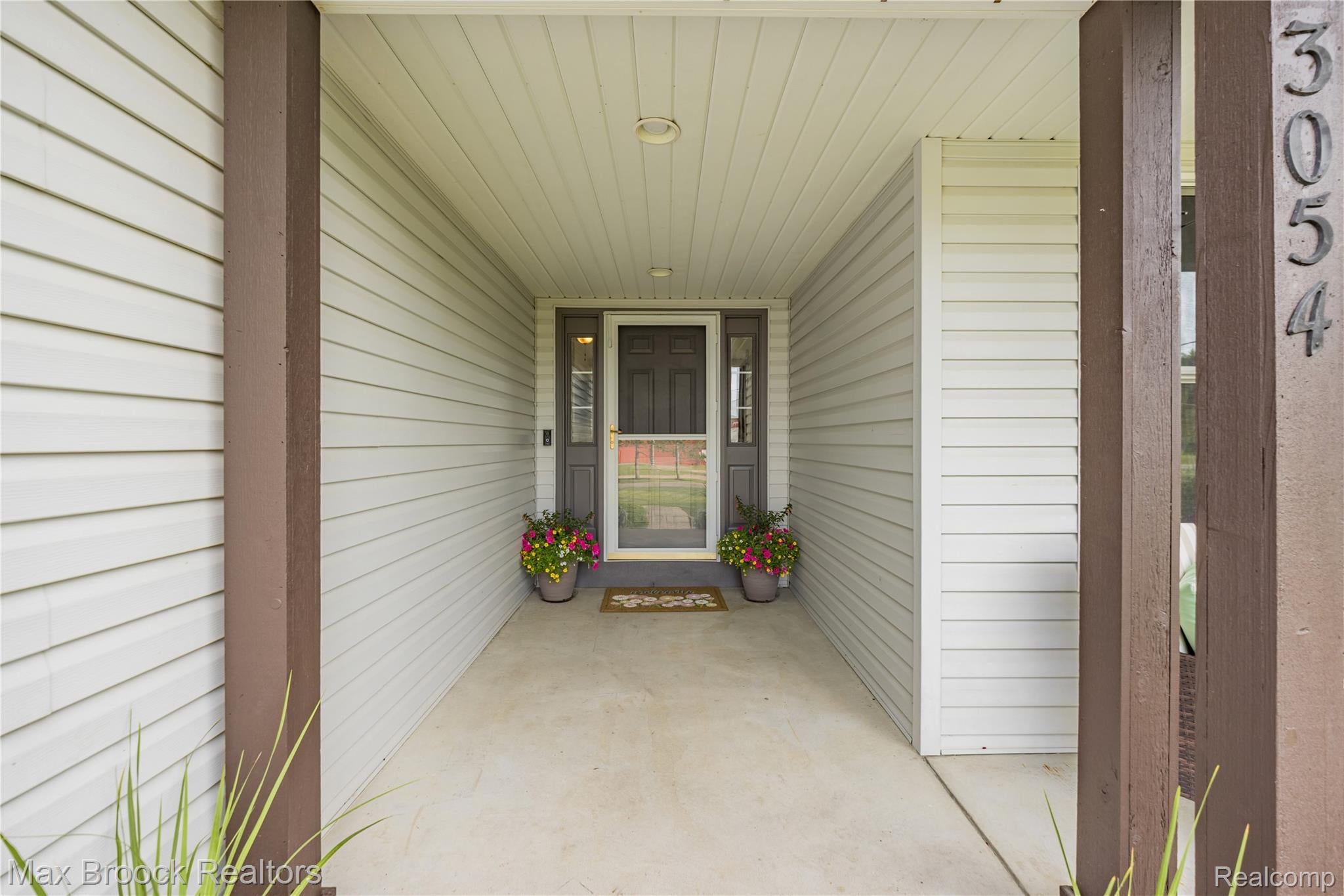 3054 Emery Lane