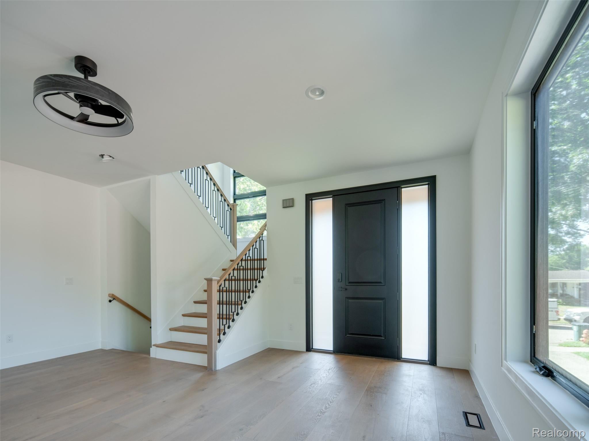 216 W Bloomfield Avenue