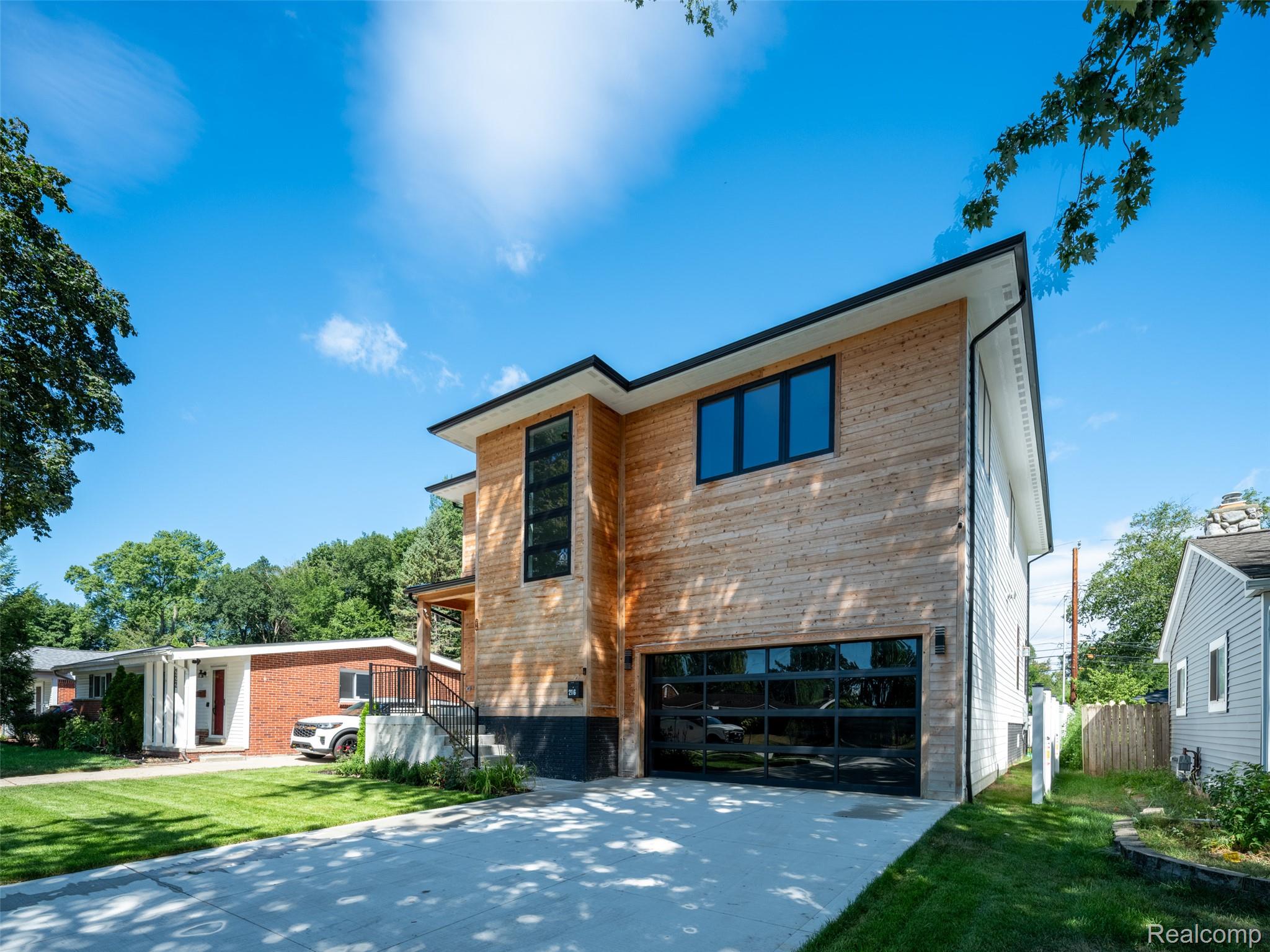 216 W Bloomfield Avenue
