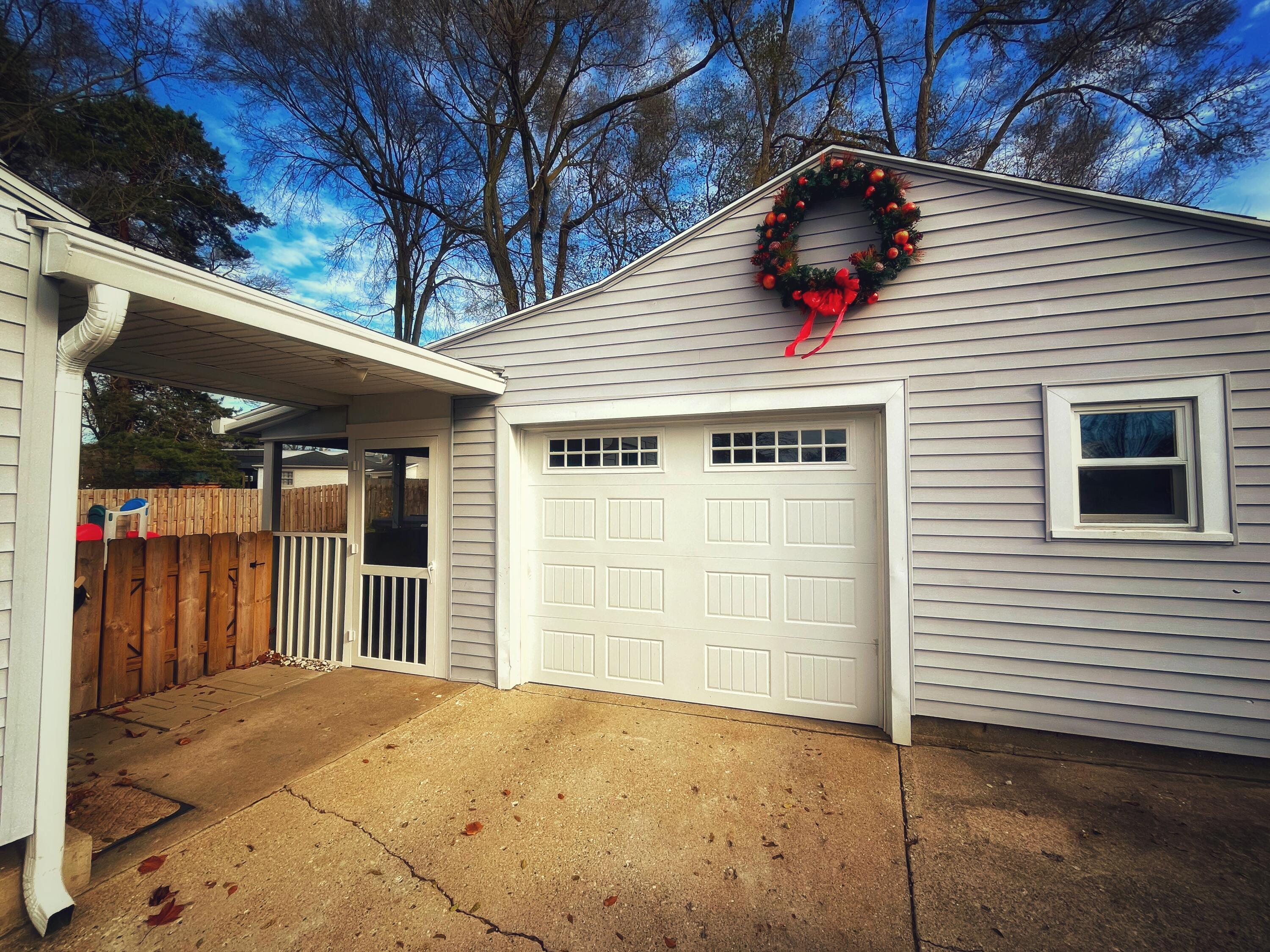 374 Elizabeth Street