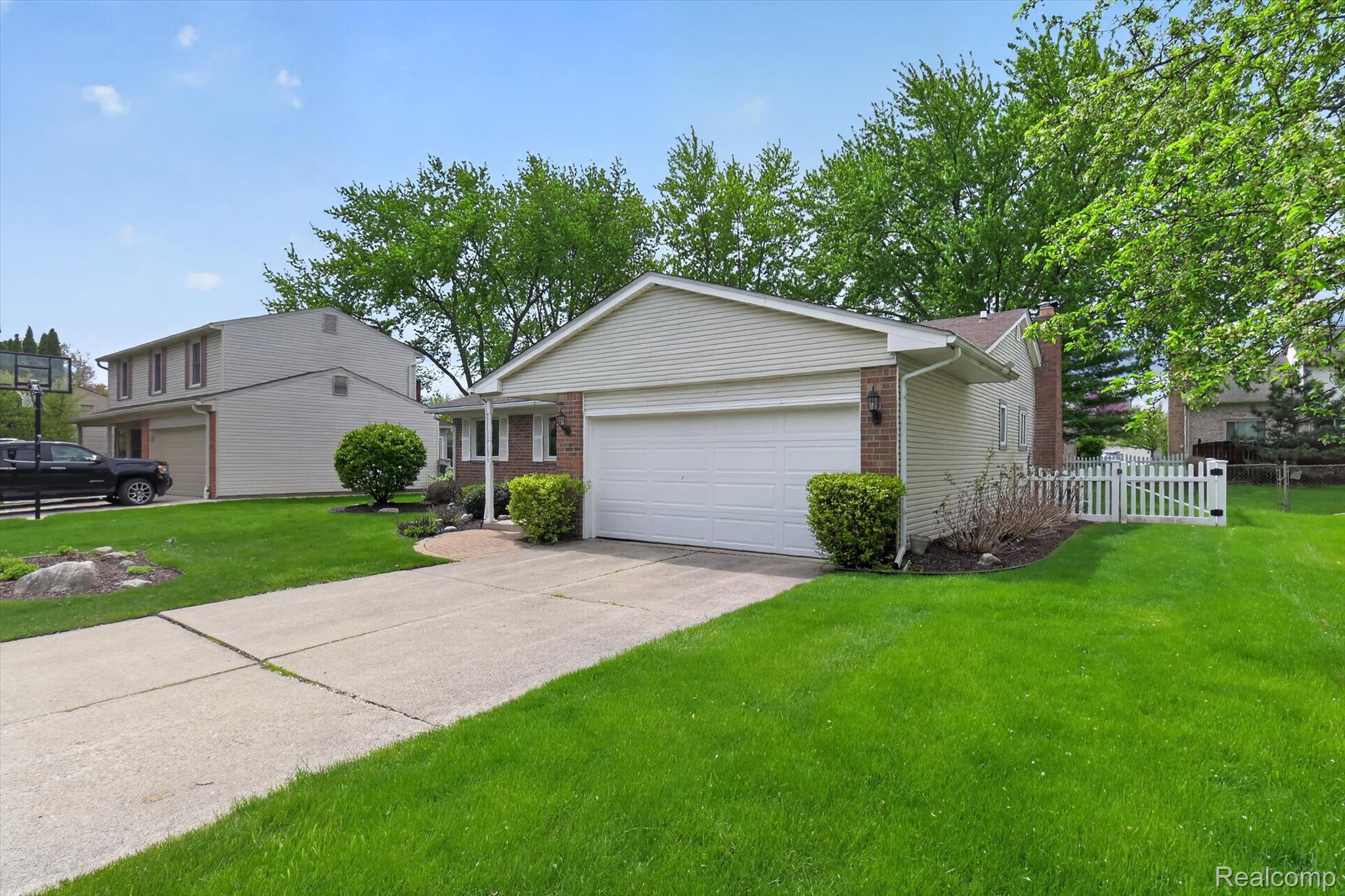 6565 Bostonhill Lane