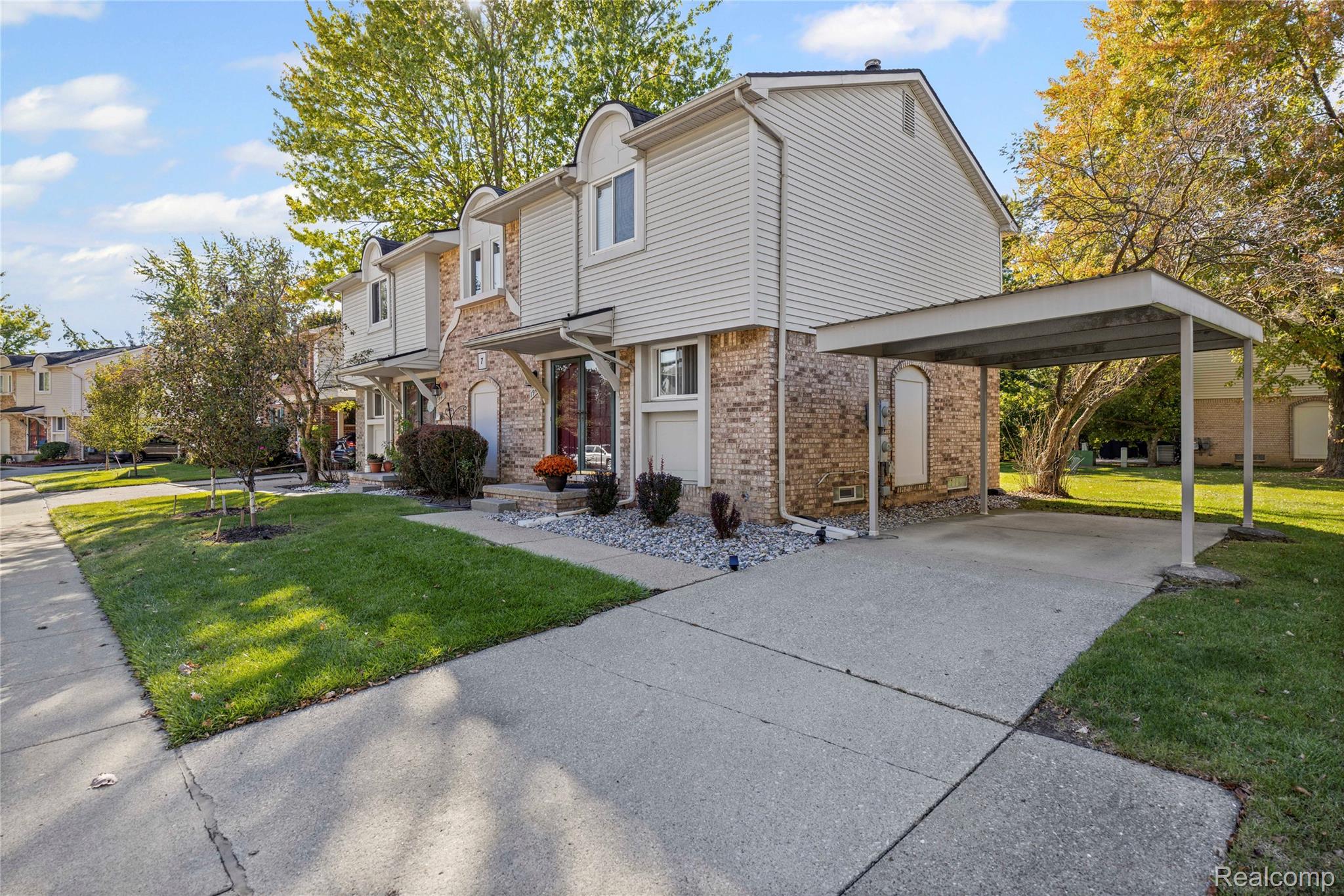 1945 W Franklin Drive
