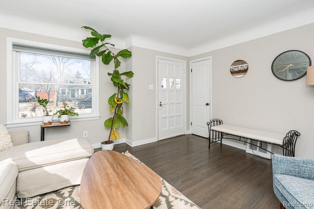 2260 Buckingham Avenue