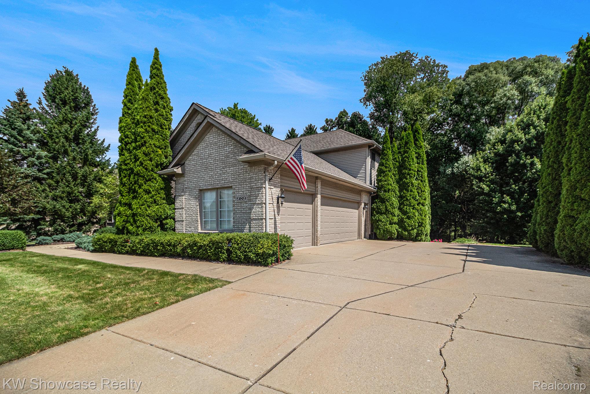 989 Suchava Drive