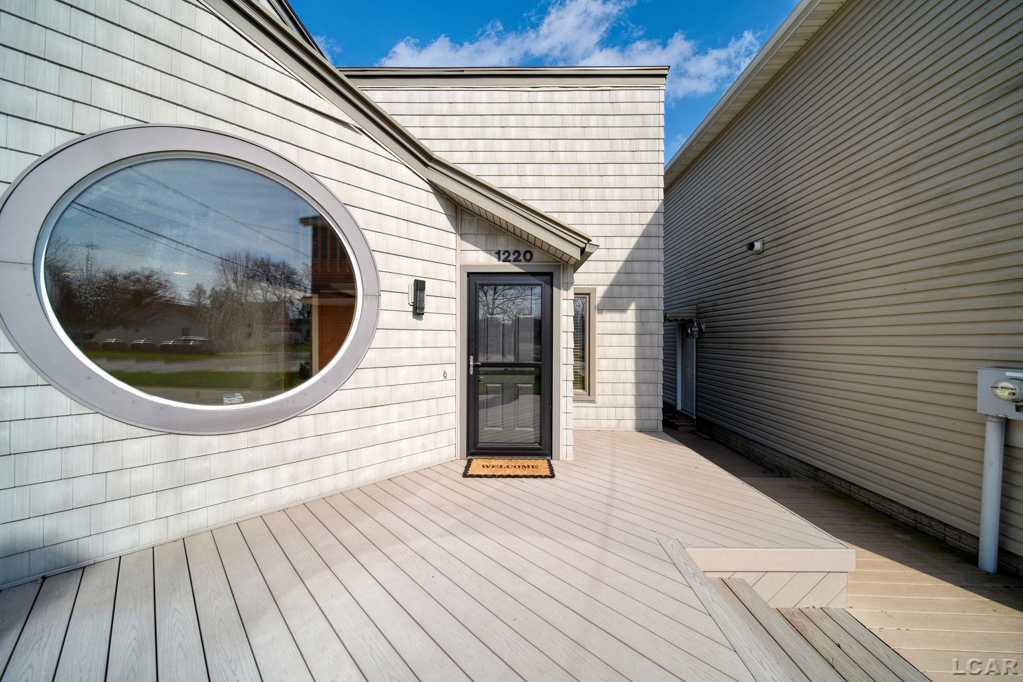 1220 Round Lake Highway