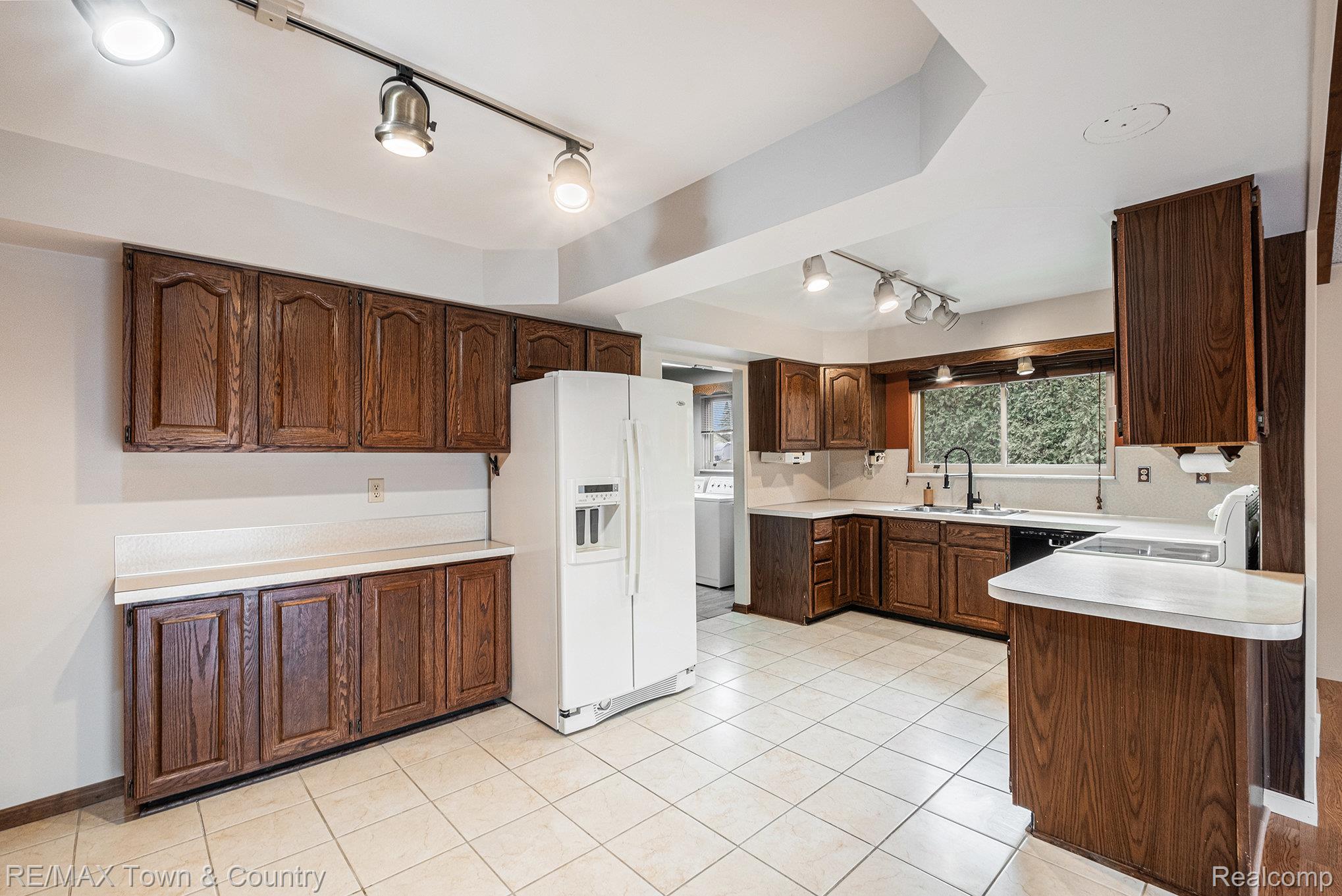 8401 Bellechasse Drive