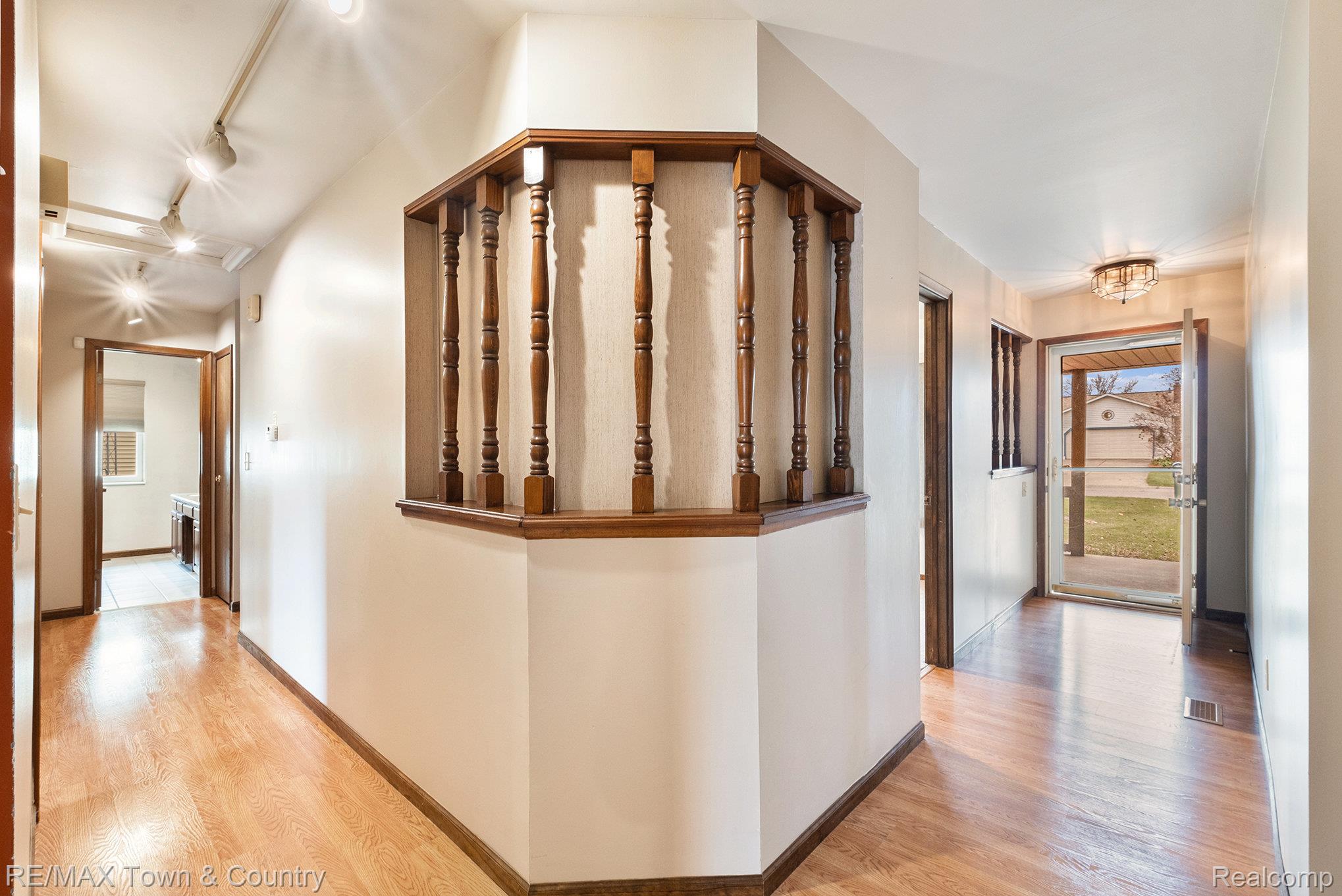 8401 Bellechasse Drive