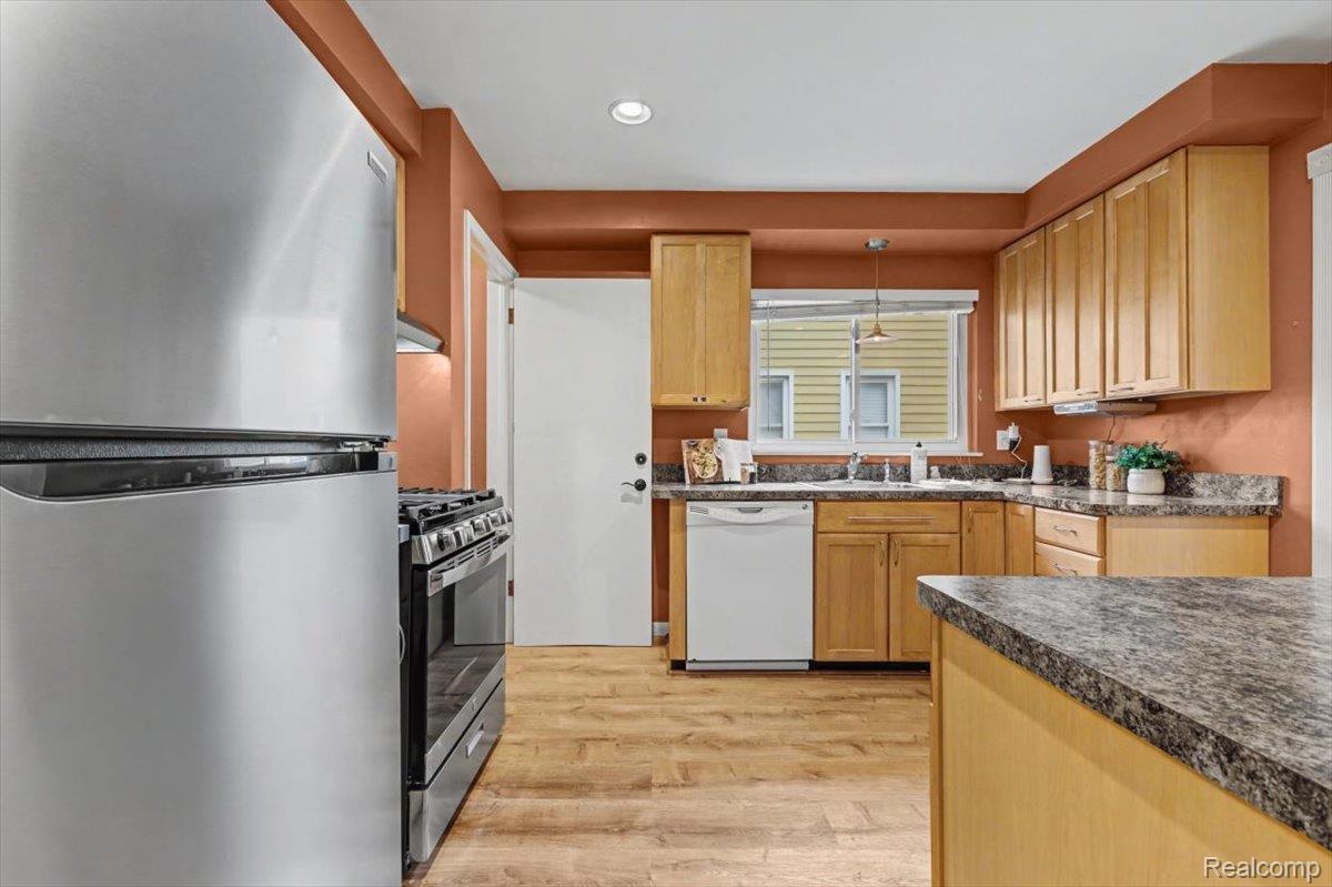 15403 DELAWARE Avenue