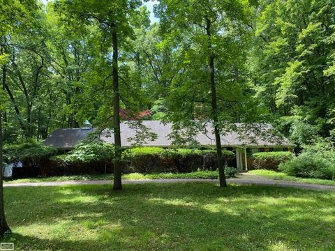 Photo of 5100 Deep Wood Road, Bloomfield Hills City, MI 48302 (MLS # 58050199628)