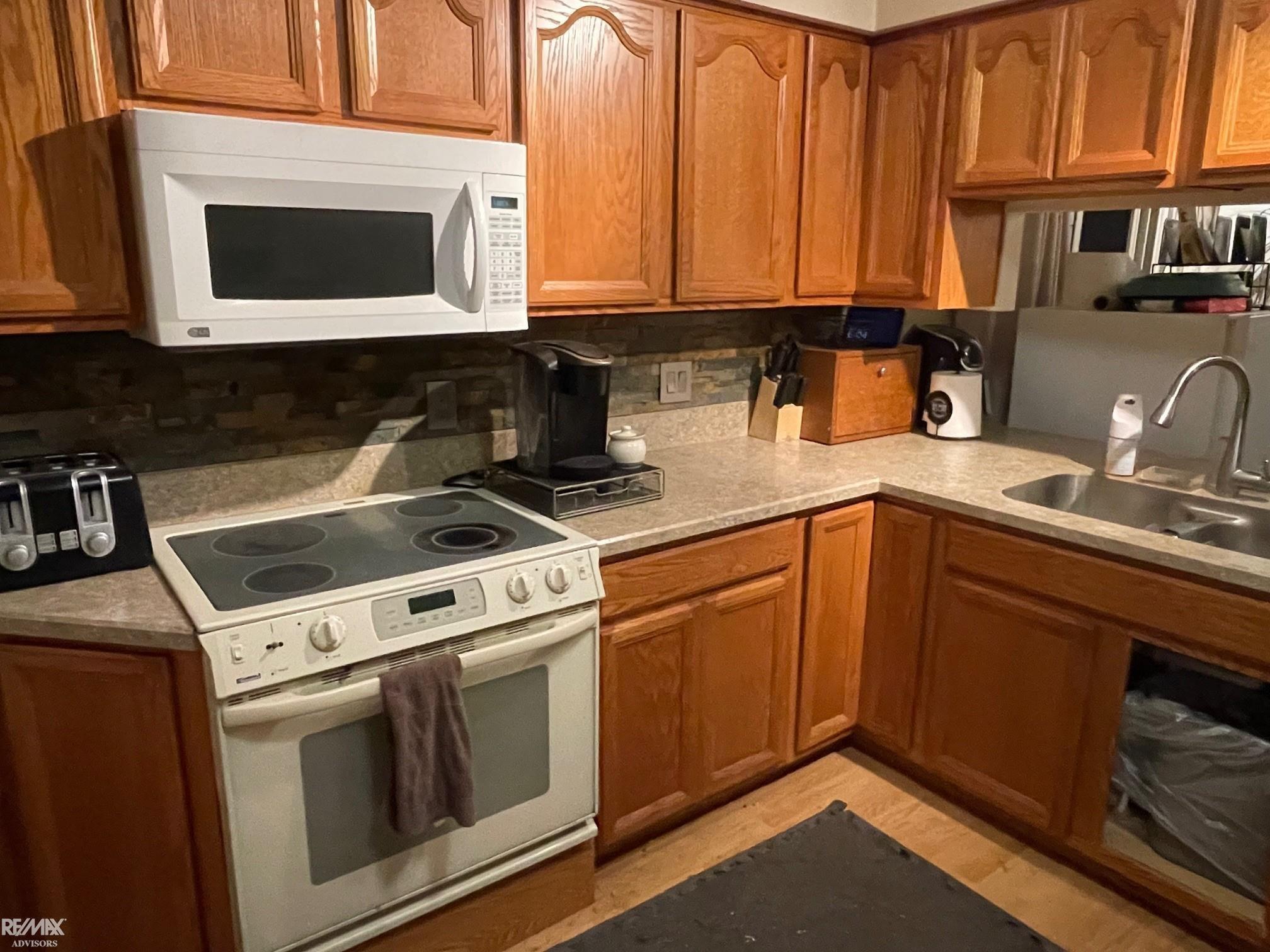 30607 Glenwood Circle