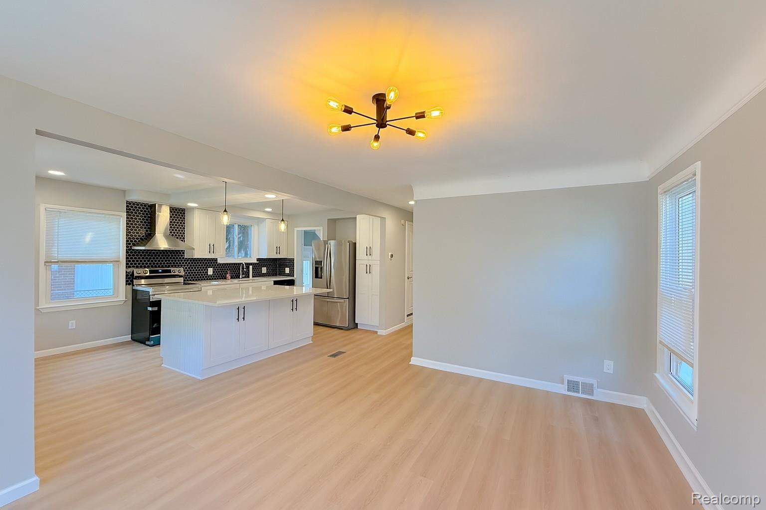 1591 Catalpa Drive