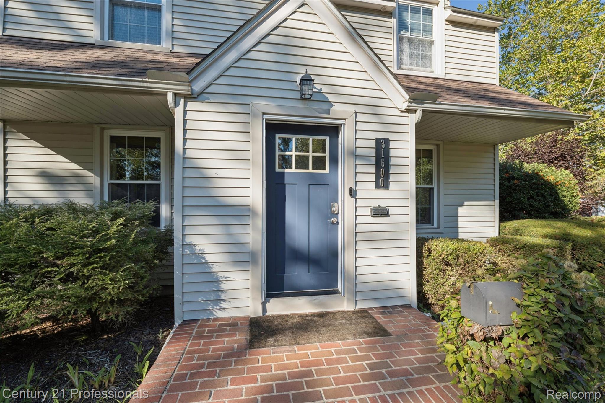 31600 W Chicago Street