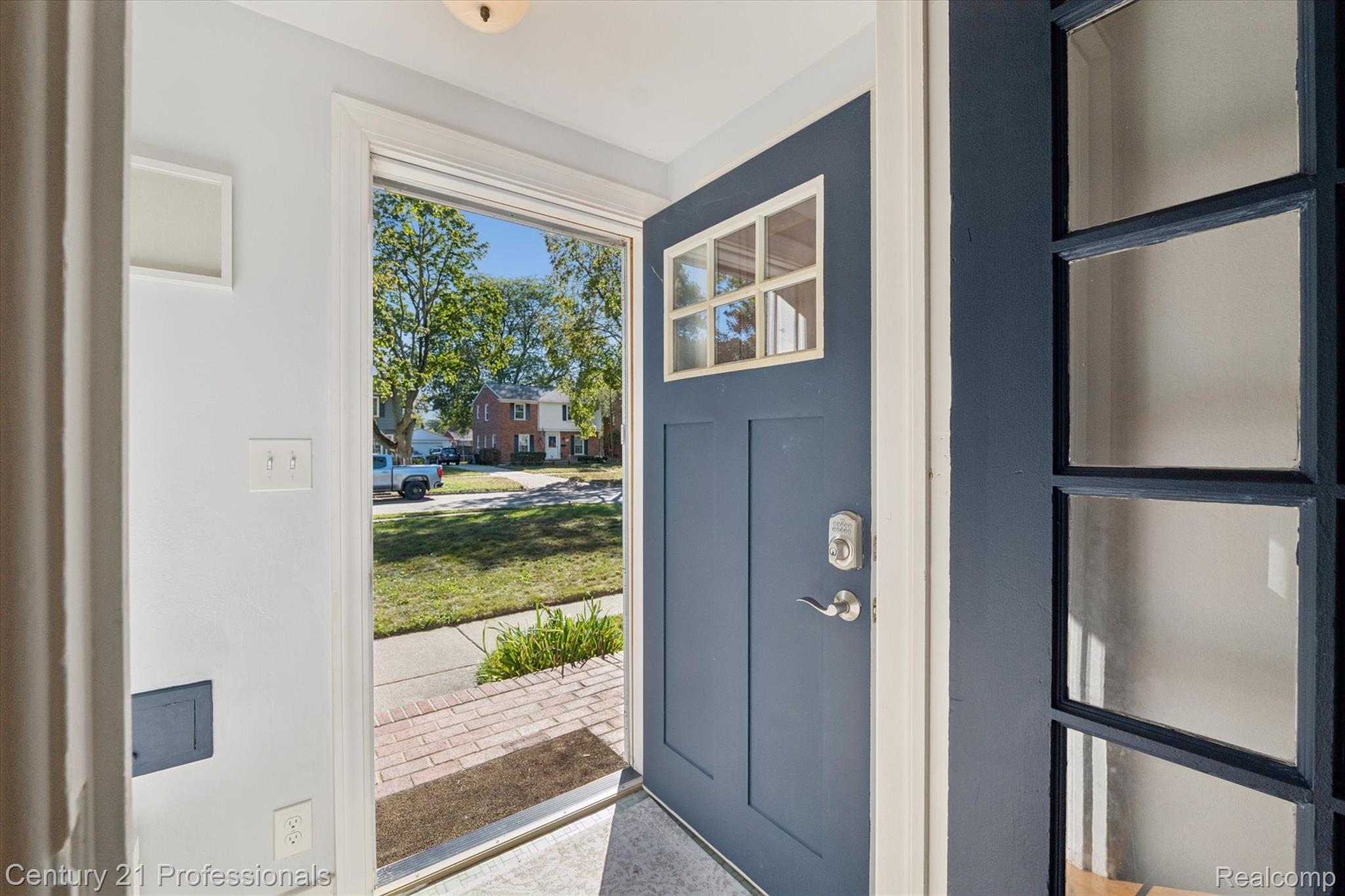 31600 W Chicago Street