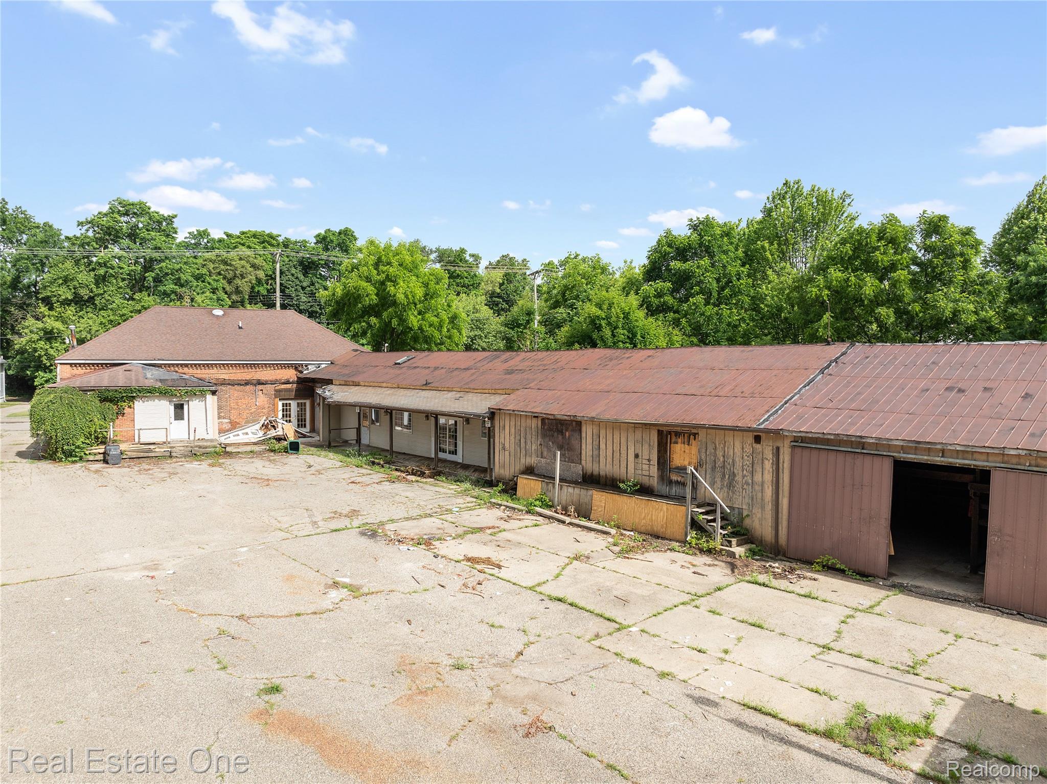 227 N BARNARD Street