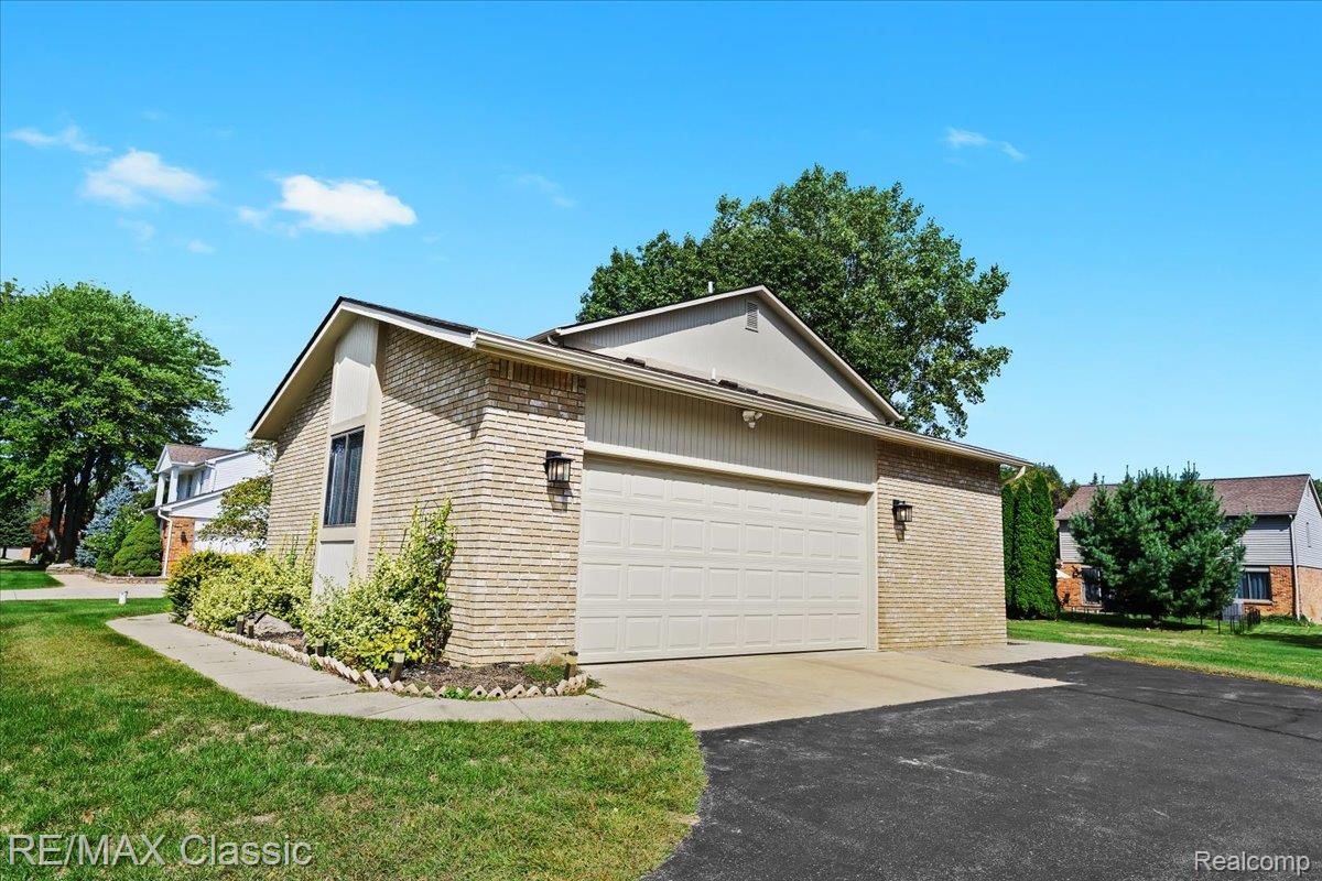 4432 Ravinewood Drive