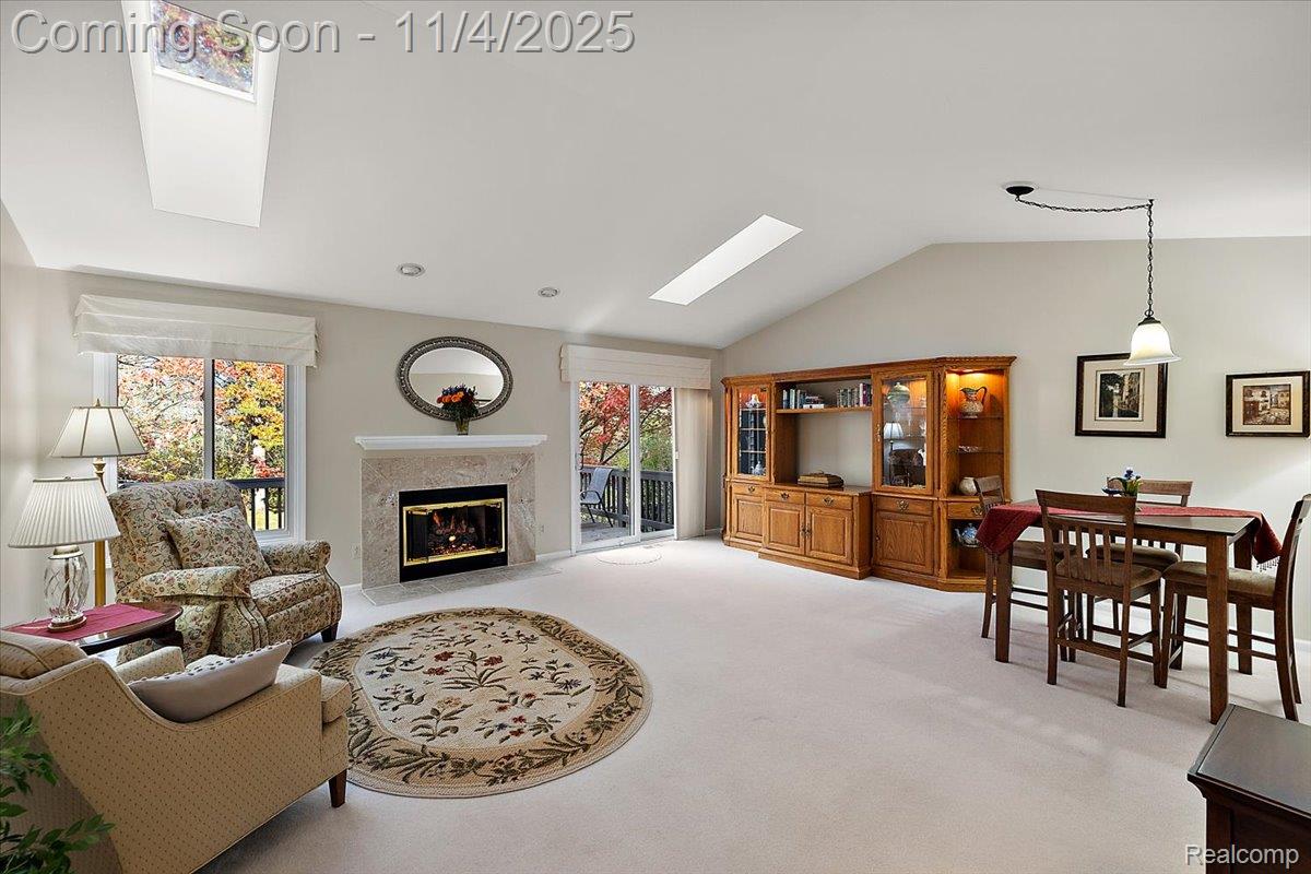 2710 Lochmoor Boulevard