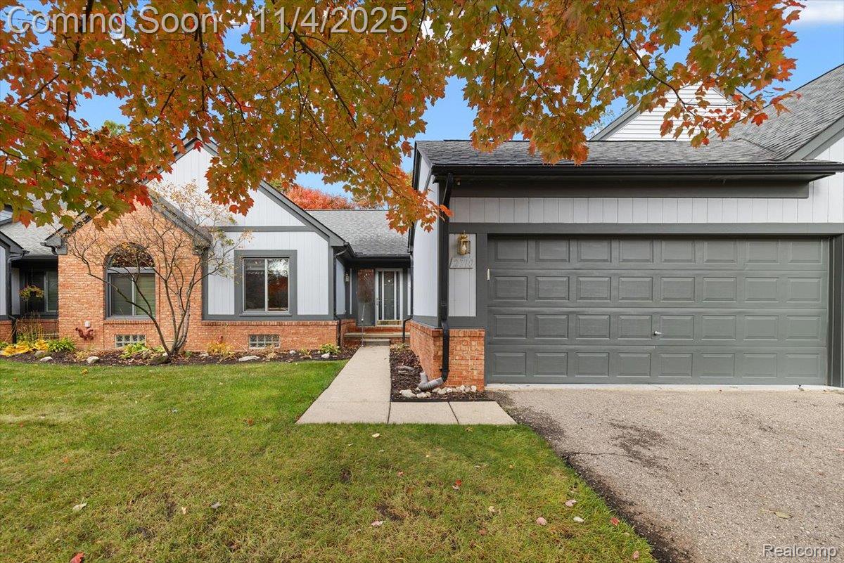 2710 Lochmoor Boulevard