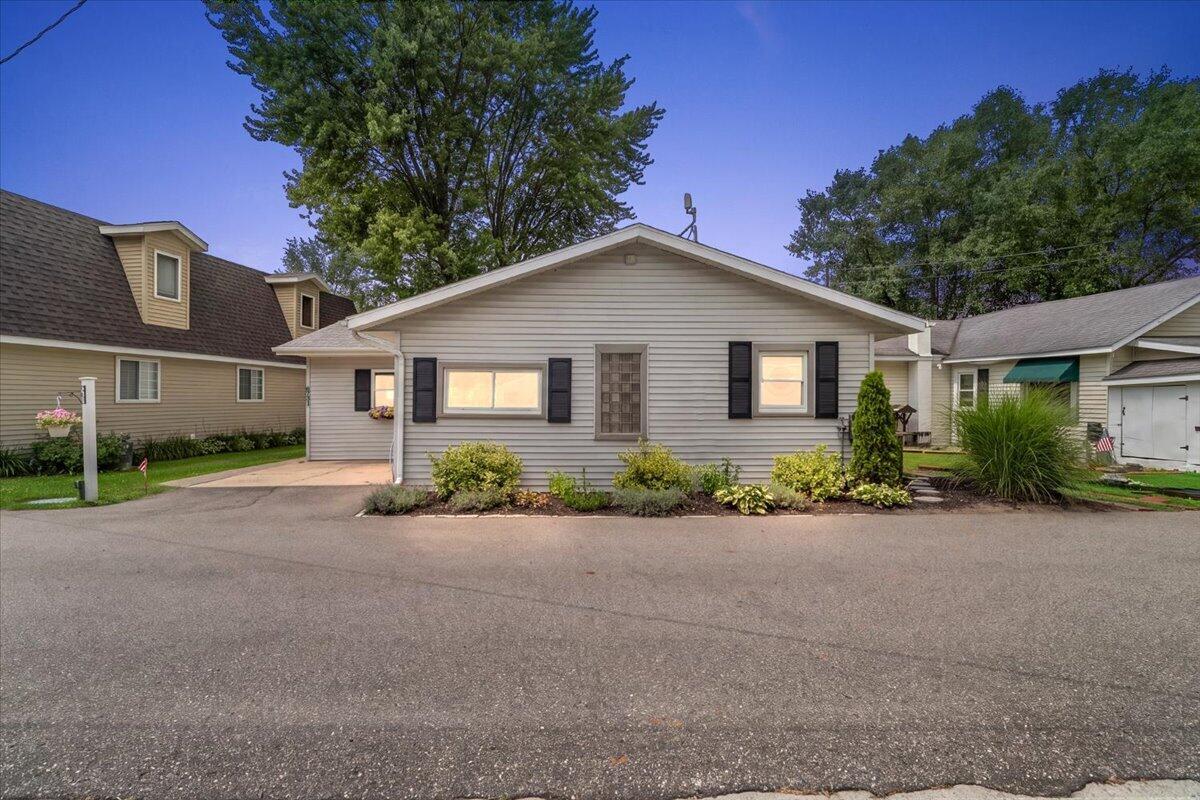 6731 Campau Lake Drive SE