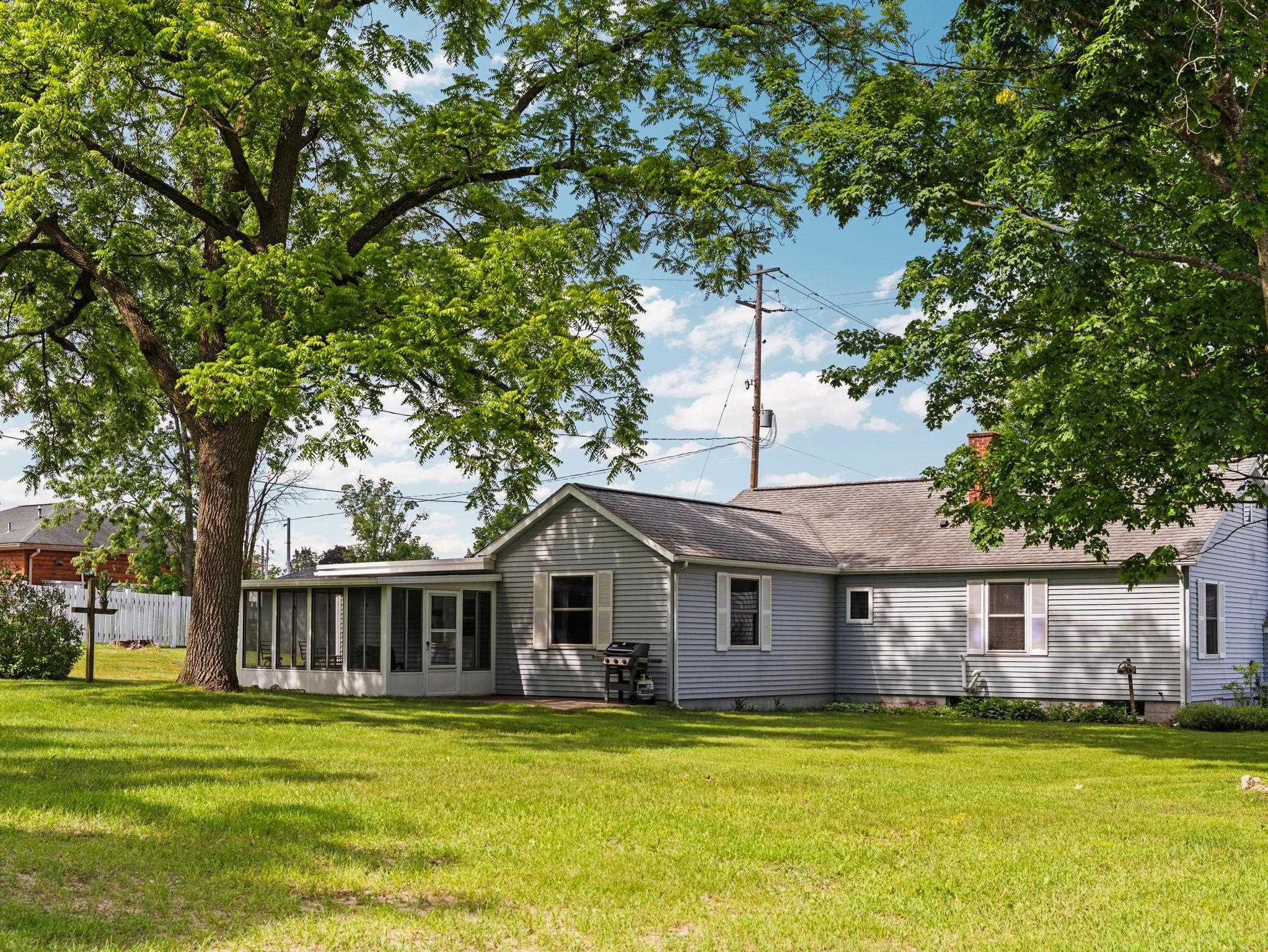 106 N Brownson