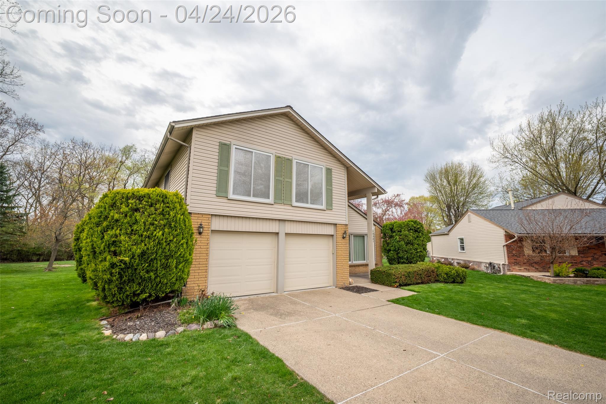24387 Pinecrest Street