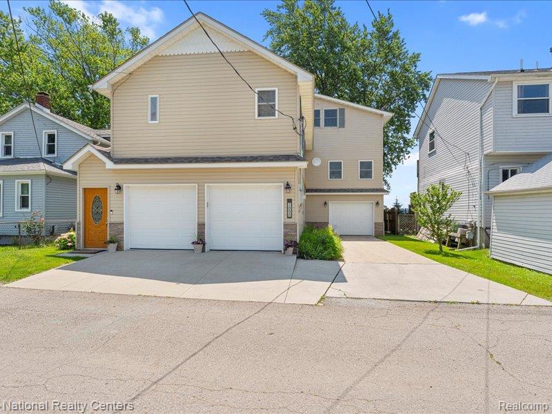 7888 Lakeshore Drive