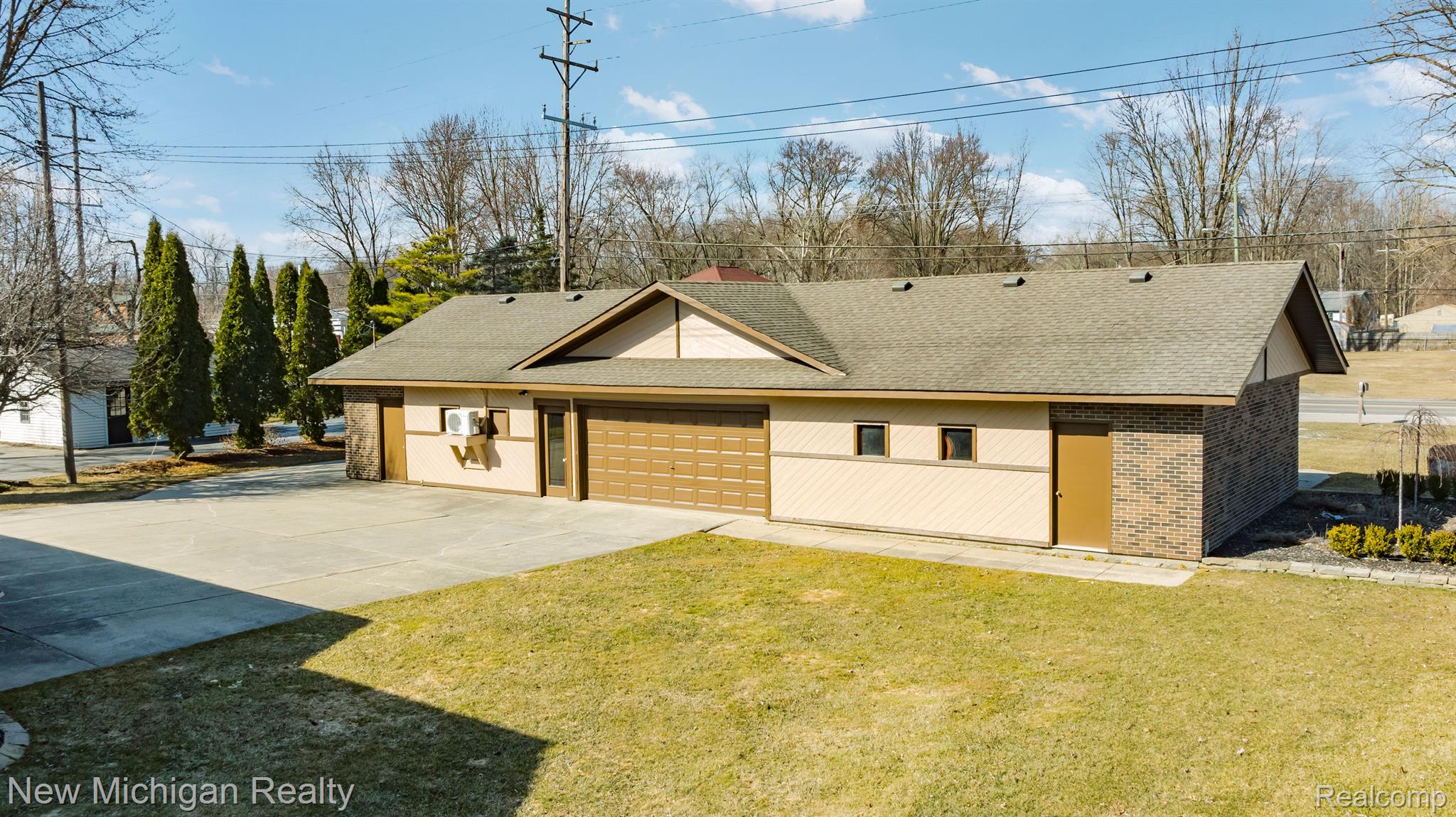 4427 POINTE TREMBLE Road