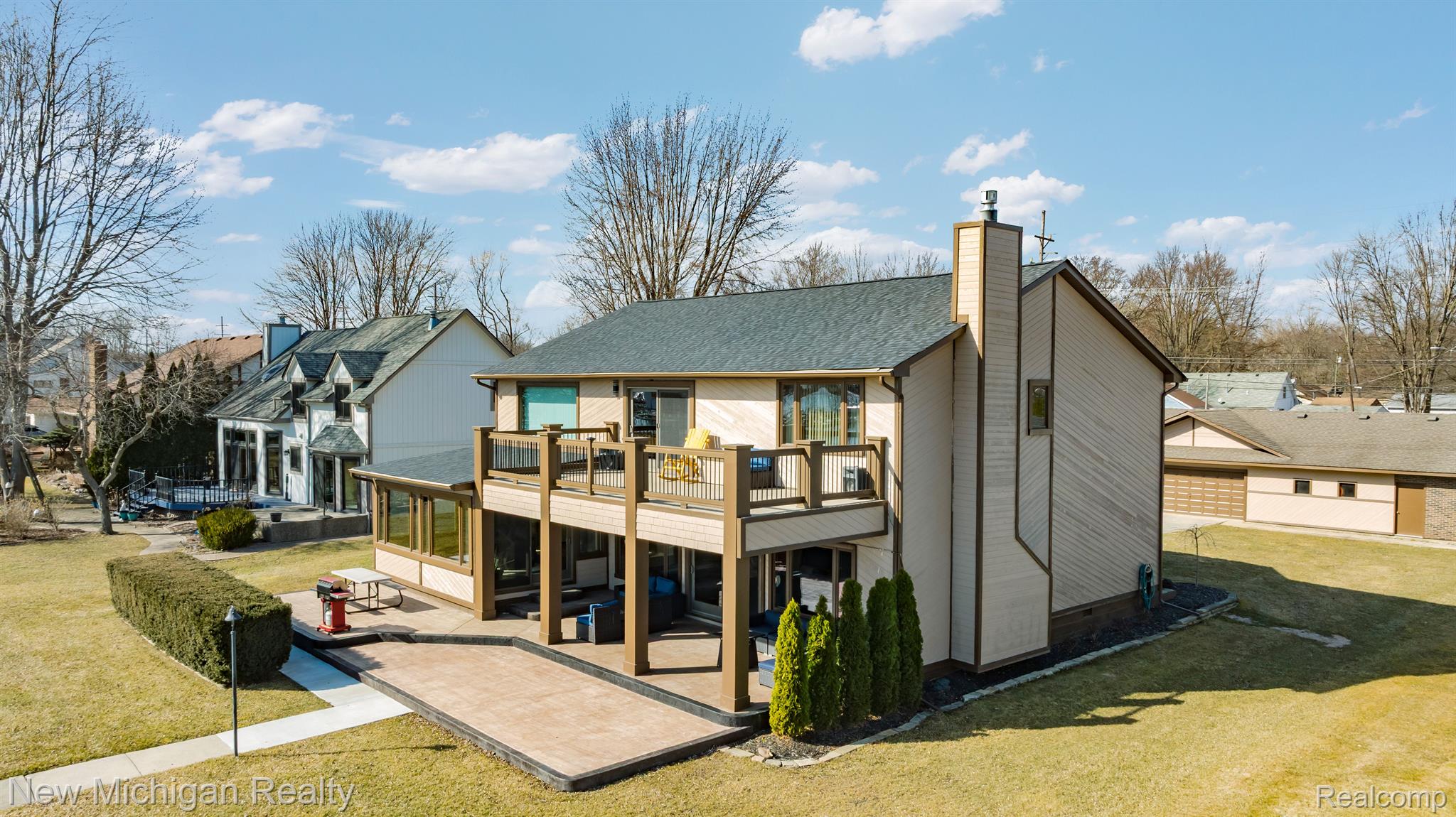 4427 POINTE TREMBLE Road