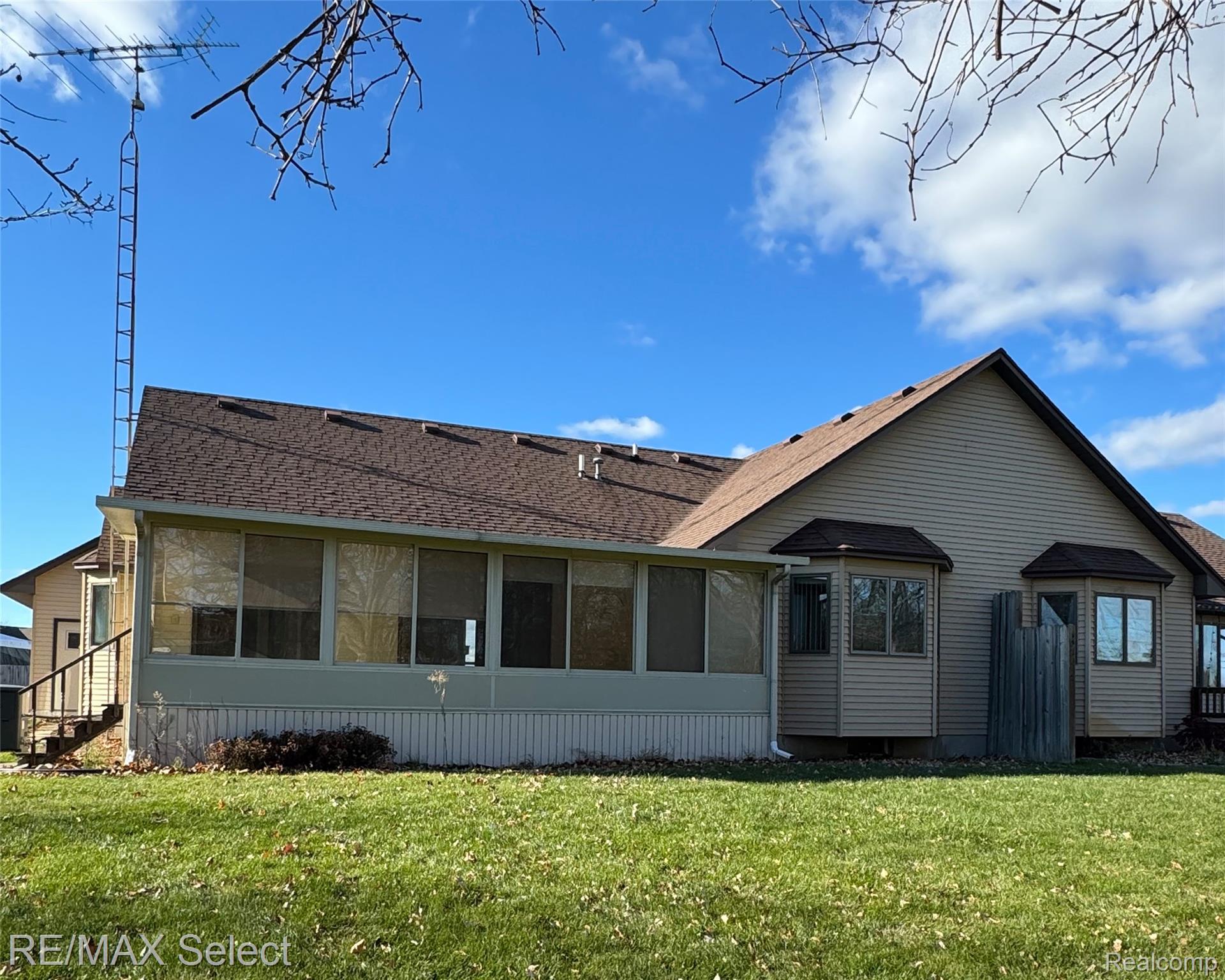 6011 Oak Creek Drive