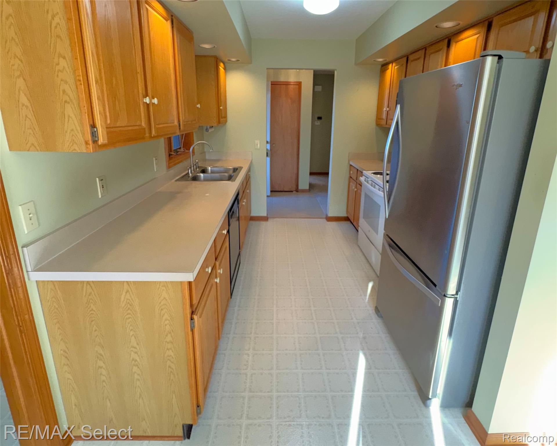 6011 Oak Creek Drive