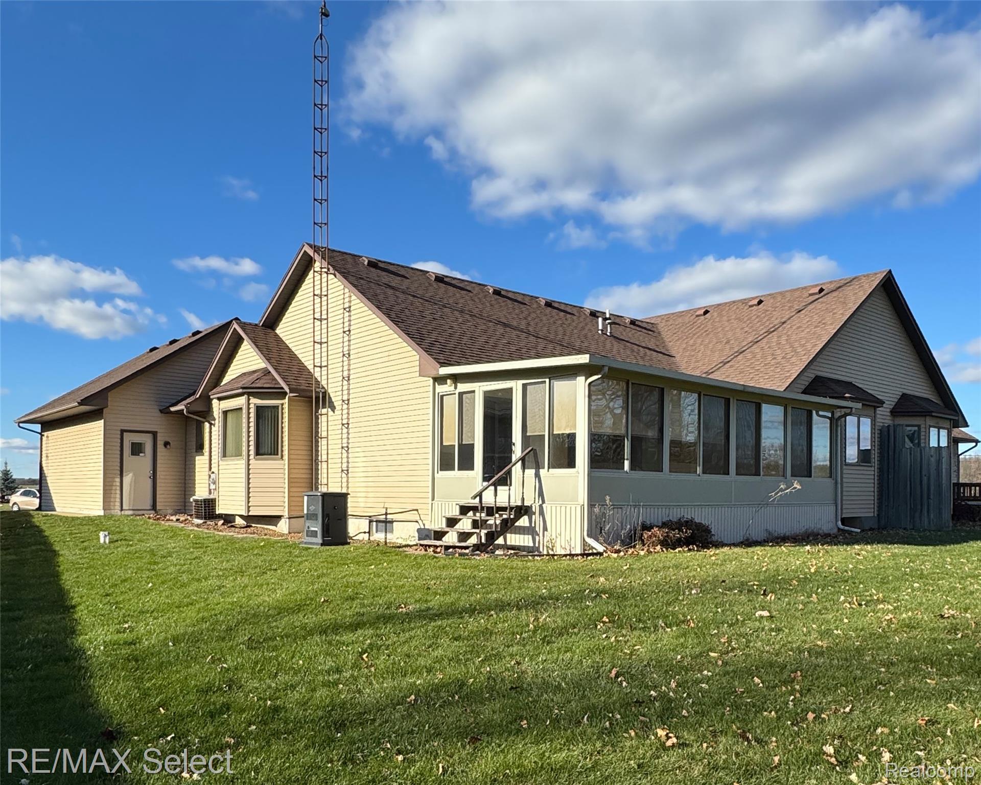 6011 Oak Creek Drive