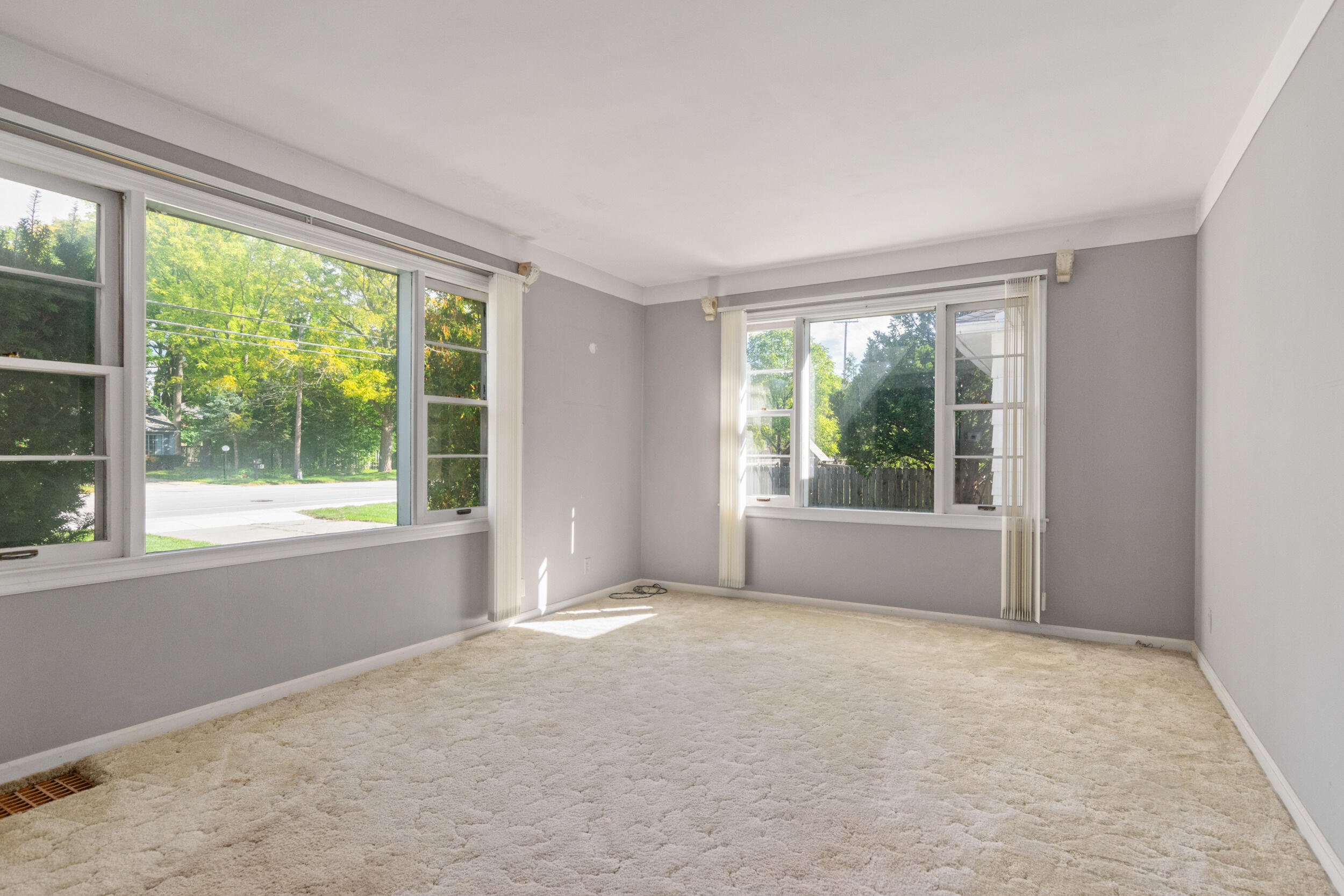 2736 Cascade Road SE