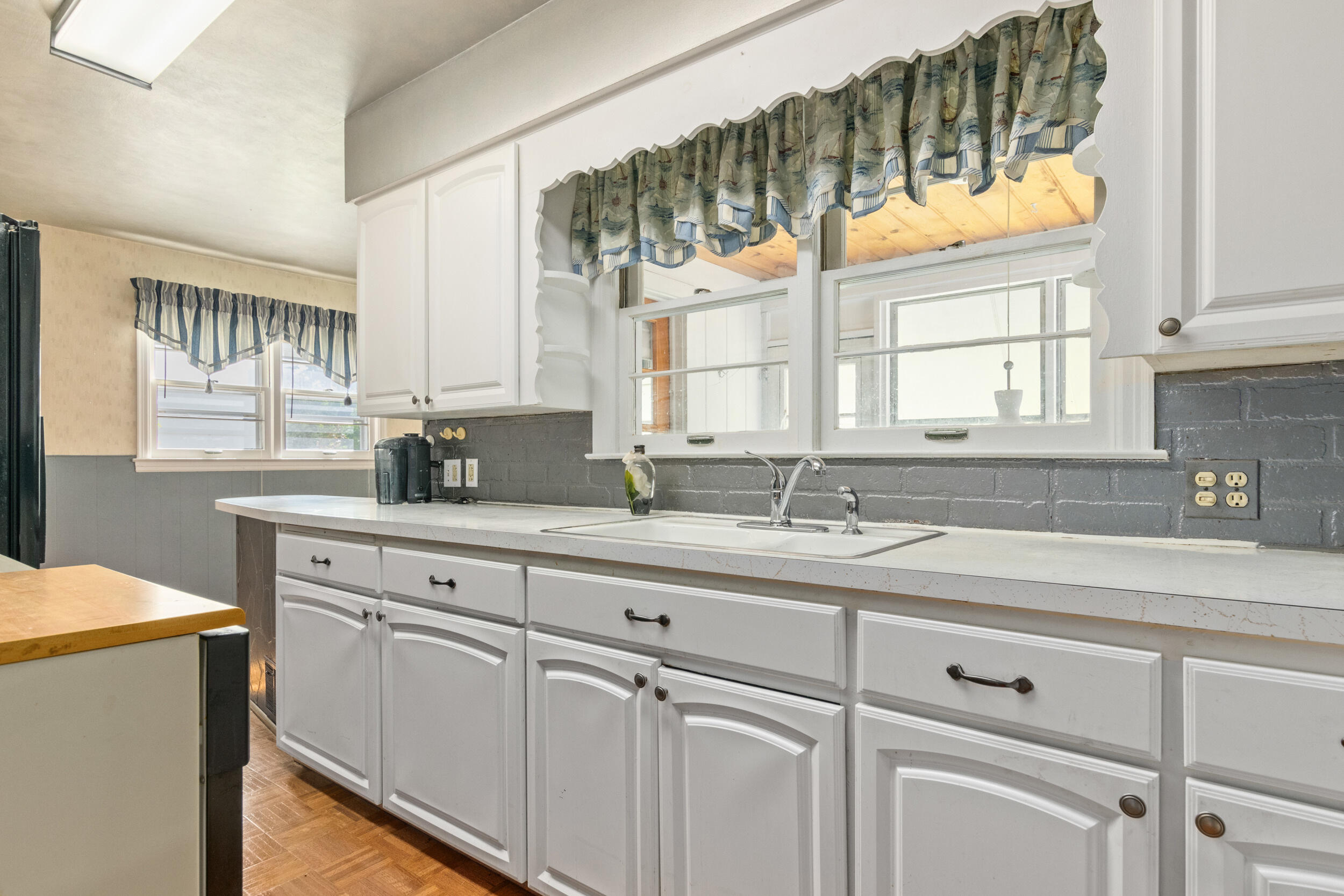 2736 Cascade Road SE