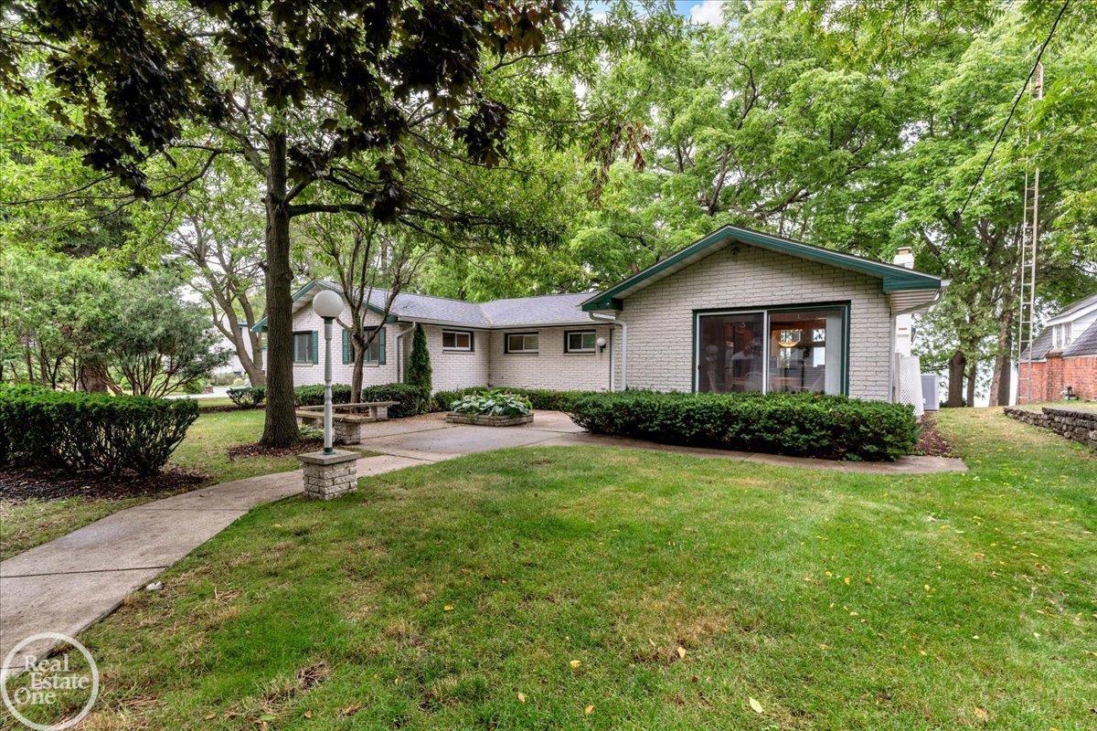 8178 Lakeshore Road