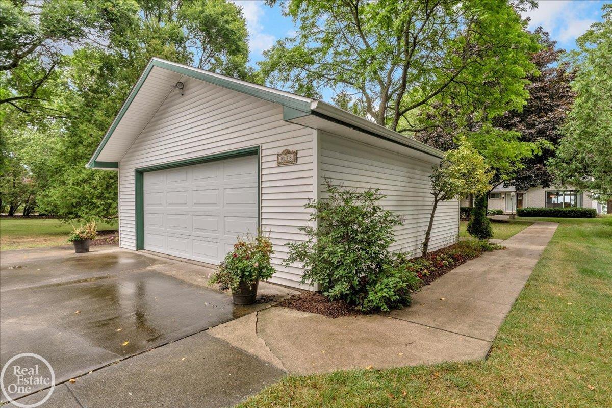 8178 Lakeshore Road