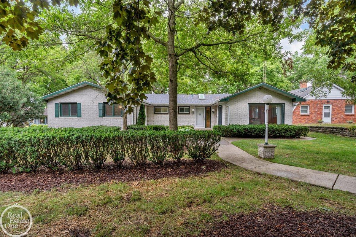 8178 Lakeshore Road