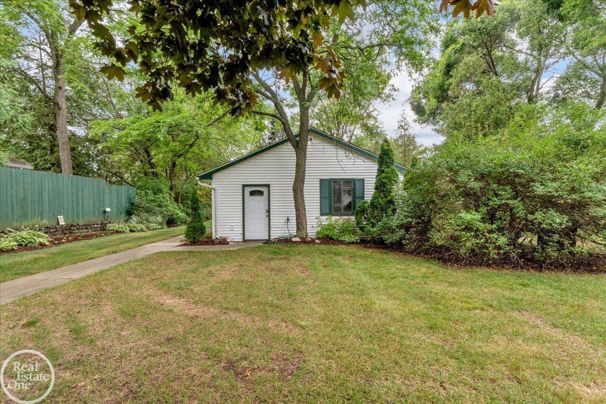 8178 Lakeshore Road