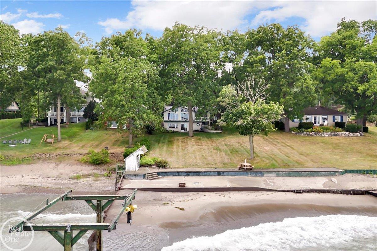 8178 Lakeshore Road